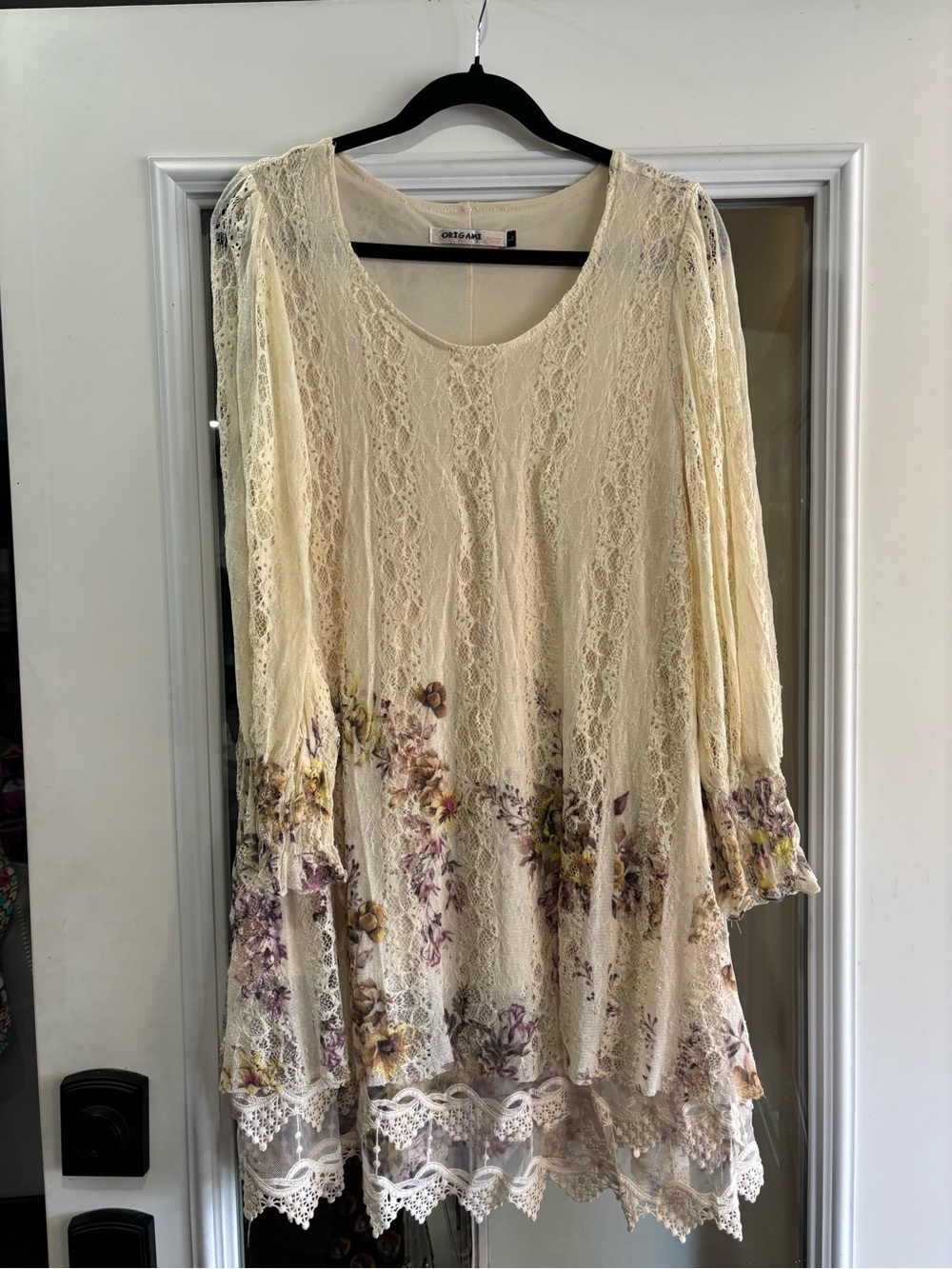 Cream Lace Floral Tunic Top with Scalloped Hem